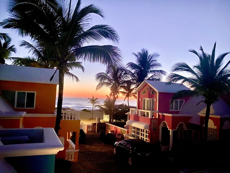 Villa Leone | Oceanfront Pool With Swim Up Bar and Hot Tub on the Beach - Cabarete, Dominican Republic