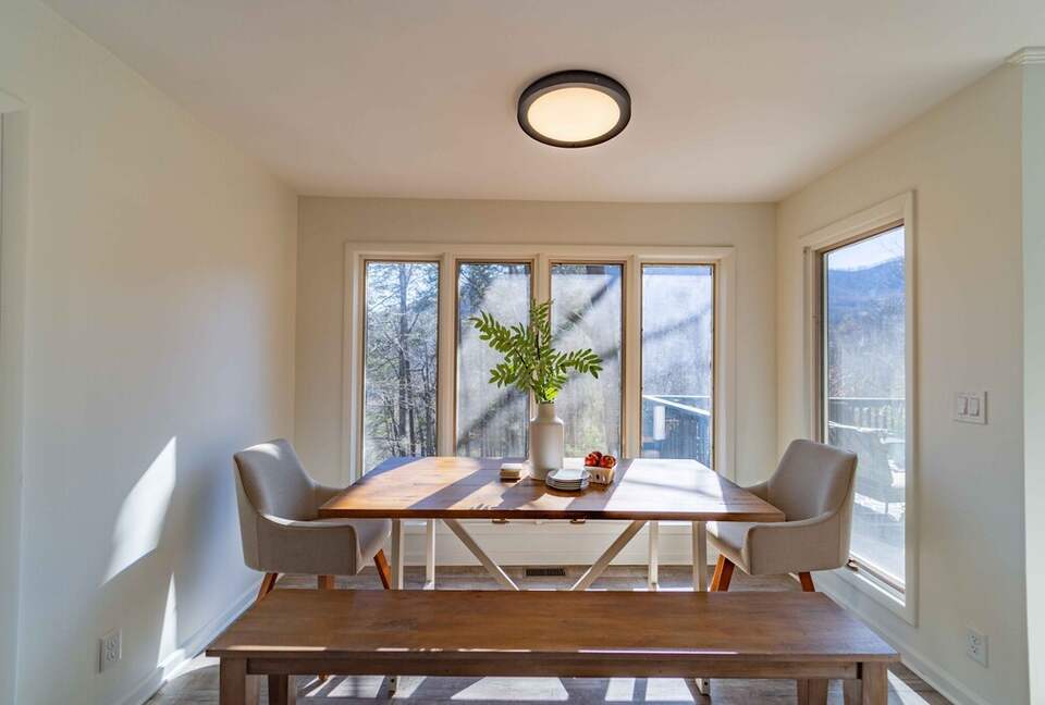 Lake Lure Getaway with Hot Tub, Mountain Views, and Community Amenities - Lake Lure, North Carolina