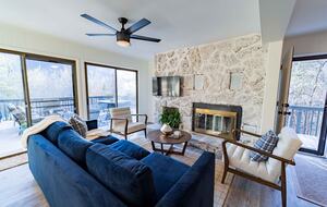 Lake Lure Getaway with Hot Tub, Mountain Views, and Community Amenities - Lake Lure, North Carolina