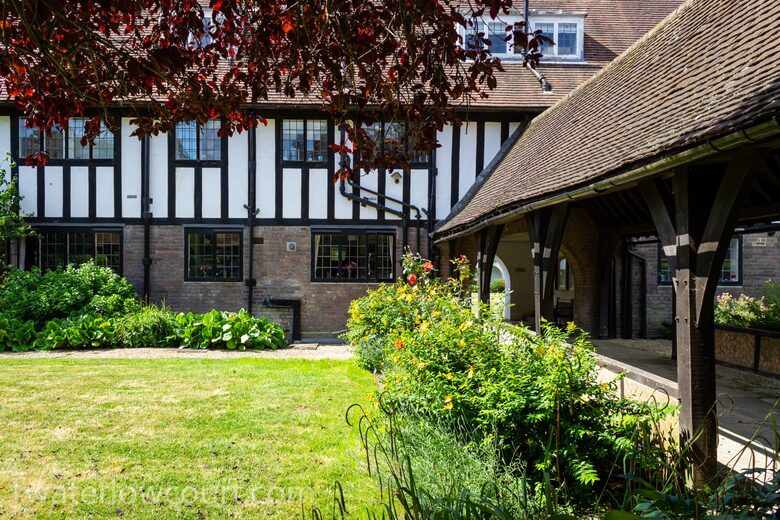 1 Waterlow Court - London, United Kingdom