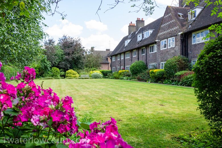 1 Waterlow Court - London, United Kingdom