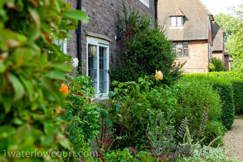 1 Waterlow Court - London, United Kingdom