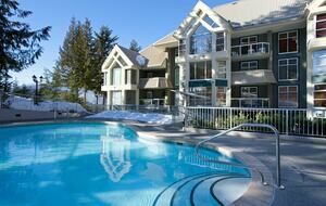 Cozy Ski-In Ski-Out Villa with Community Amenities - Whistler, Canada