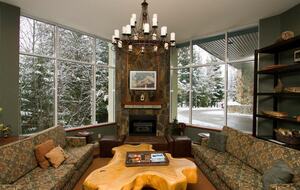 Cozy Ski-In Ski-Out Villa with Community Amenities - Whistler, Canada