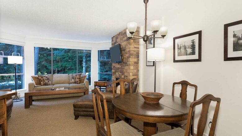 Cozy Ski-In Ski-Out Villa with Community Amenities - Whistler, Canada