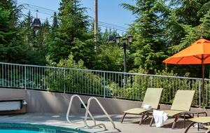Cozy Ski-In Ski-Out Villa with Community Amenities - Whistler, Canada