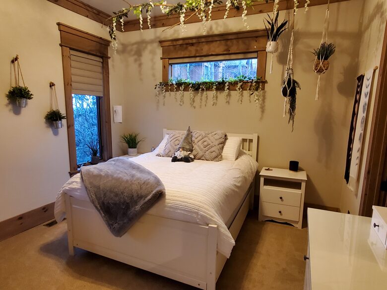 Bedroom #4 (Queen)