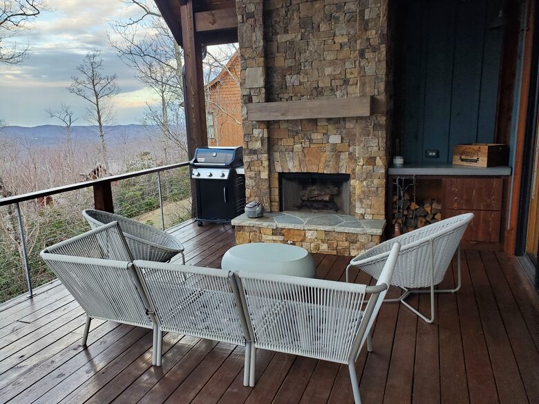 Upper Level Deck