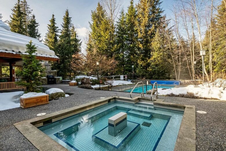 Large hot tub with heated pool