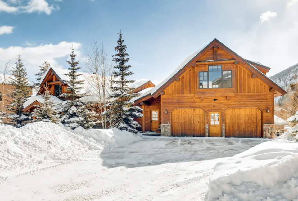 Gorgeous Frisco Log Cabin with Mountain Views & Private Hot Tub - Frisco, Colorado