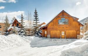Gorgeous Frisco Log Cabin with Mountain Views & Private Hot Tub - Frisco, Colorado