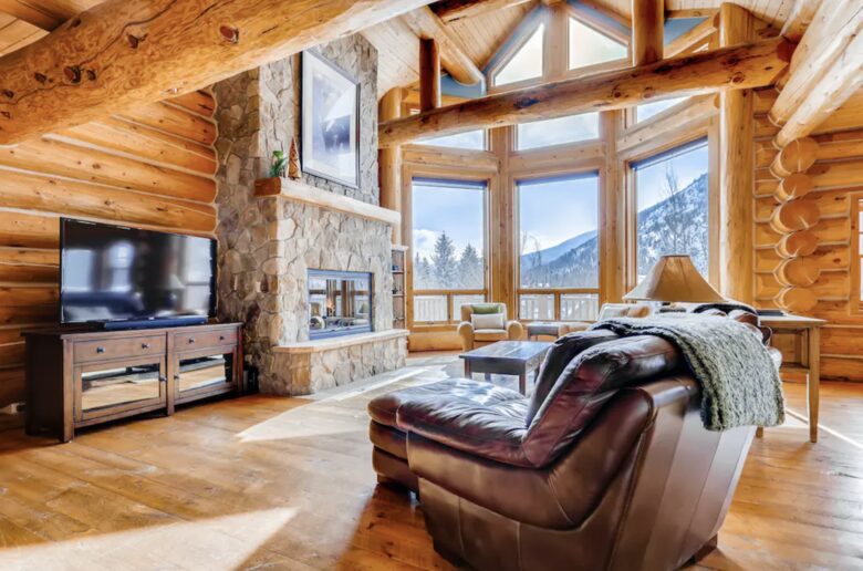 Gorgeous Frisco Log Cabin with Mountain Views & Private Hot Tub - Frisco, Colorado
