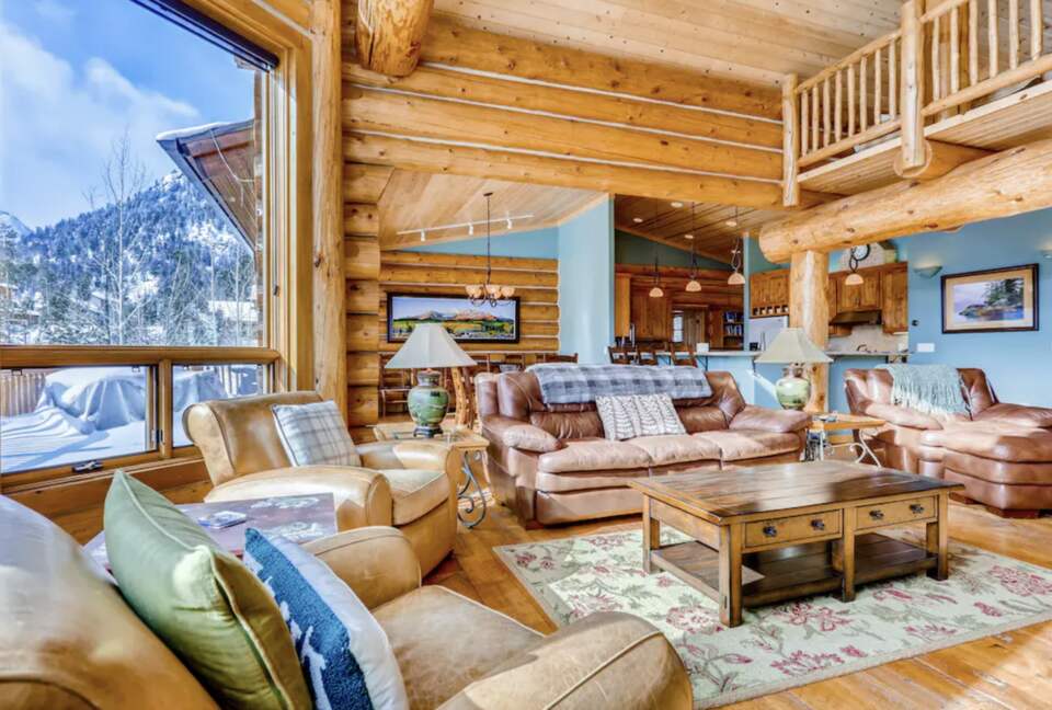 Gorgeous Frisco Log Cabin with Mountain Views & Private Hot Tub - Frisco, Colorado