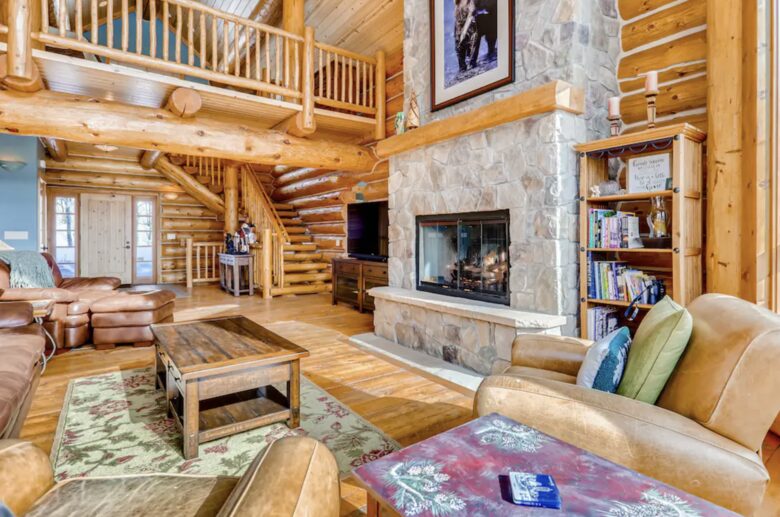 Gorgeous Frisco Log Cabin with Mountain Views & Private Hot Tub - Frisco, Colorado
