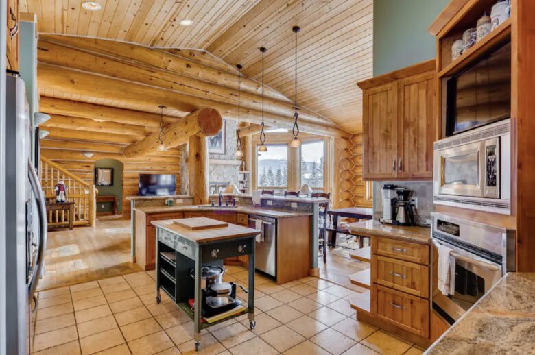 Gorgeous Frisco Log Cabin with Mountain Views & Private Hot Tub - Frisco, Colorado