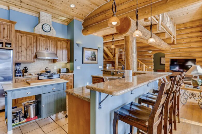 Gorgeous Frisco Log Cabin with Mountain Views & Private Hot Tub - Frisco, Colorado