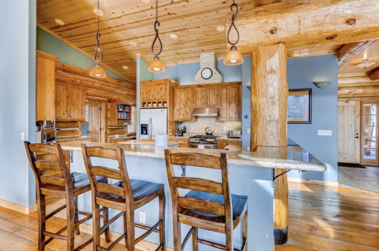 Gorgeous Frisco Log Cabin with Mountain Views & Private Hot Tub - Frisco, Colorado