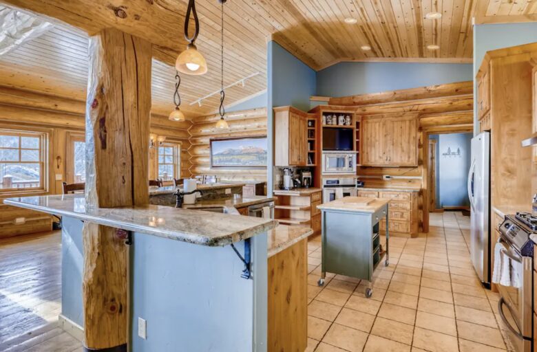 Gorgeous Frisco Log Cabin with Mountain Views & Private Hot Tub - Frisco, Colorado