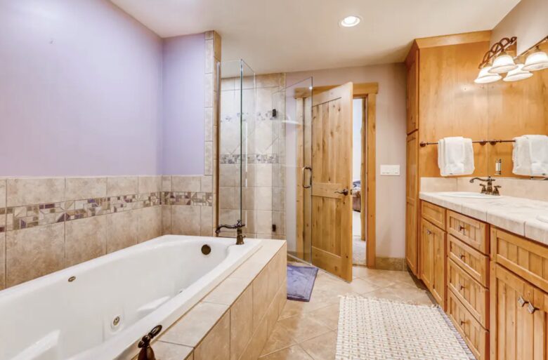 Gorgeous Frisco Log Cabin with Mountain Views & Private Hot Tub - Frisco, Colorado