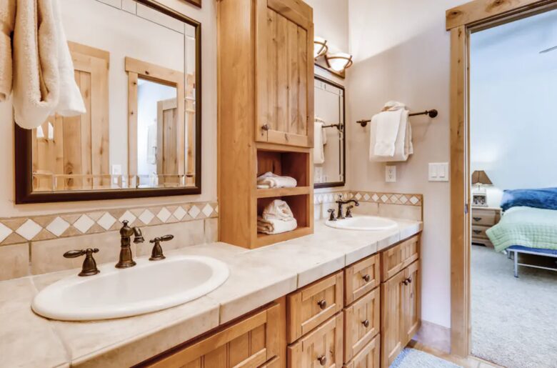 Gorgeous Frisco Log Cabin with Mountain Views & Private Hot Tub - Frisco, Colorado