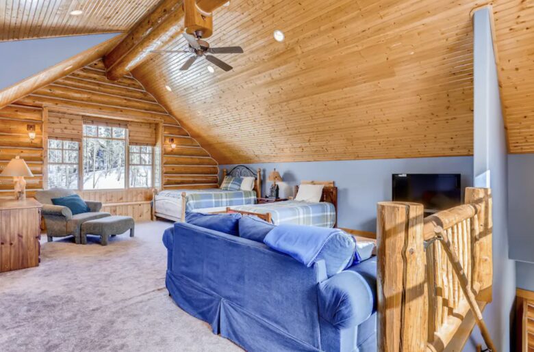 Gorgeous Frisco Log Cabin with Mountain Views & Private Hot Tub - Frisco, Colorado