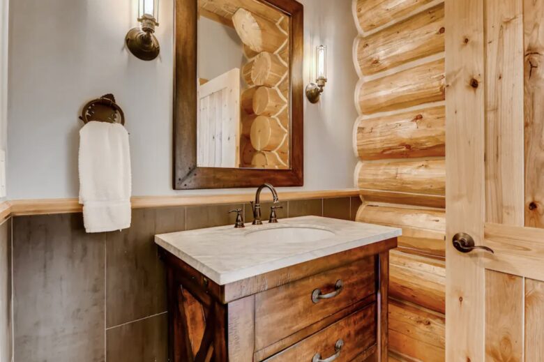 Gorgeous Frisco Log Cabin with Mountain Views & Private Hot Tub - Frisco, Colorado