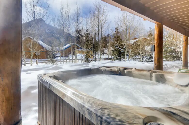 Gorgeous Frisco Log Cabin with Mountain Views & Private Hot Tub - Frisco, Colorado