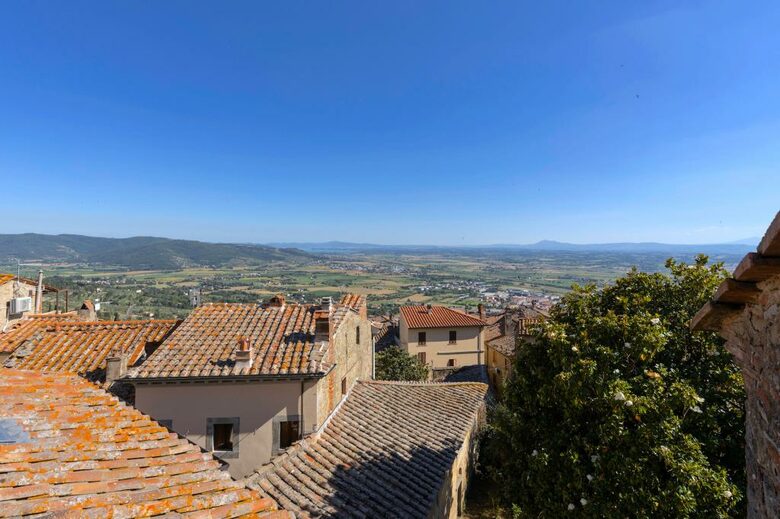 Charming Tuscan Getaway - Cortona, Italy