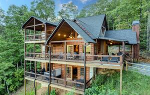 Luxury Mountain and Lake View Cabin - Blue Ridge, Georgia