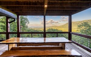 Luxury Mountain and Lake View Cabin - Blue Ridge, Georgia
