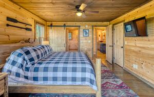 Luxury Mountain and Lake View Cabin - Blue Ridge, Georgia