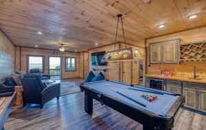 Luxury Mountain and Lake View Cabin - Blue Ridge, Georgia