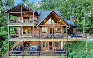 Luxury Mountain and Lake View Cabin - Blue Ridge, Georgia
