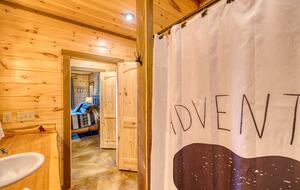 Luxury Mountain and Lake View Cabin - Blue Ridge, Georgia