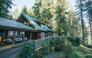 Wild Oyster Lodge on Hood Canal | Beach and Hot Tub - Quilcene, Washington