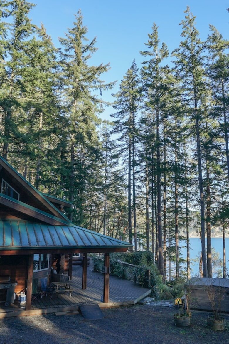 Wild Oyster Lodge on Hood Canal | Beach and Hot Tub - Quilcene, Washington