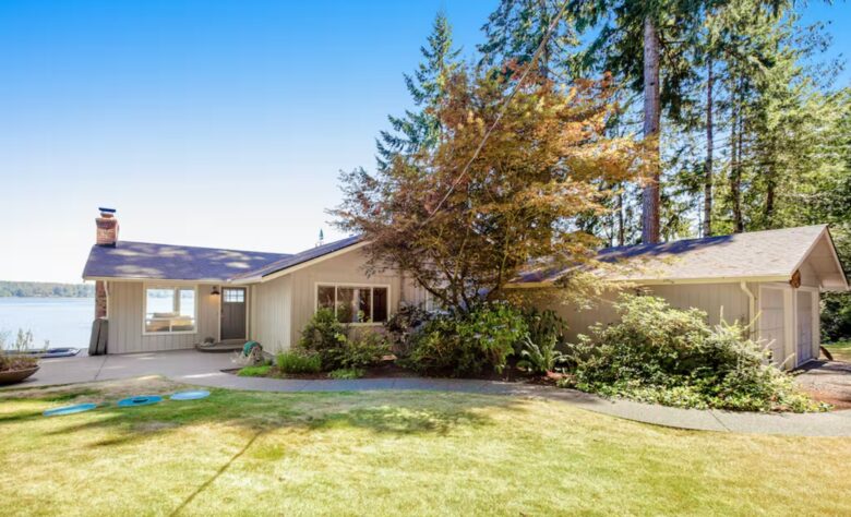 Sound of Sight Bayfront Stunner - Allyn, Washington