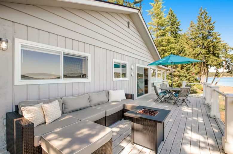 Sound of Sight Bayfront Stunner - Allyn, Washington