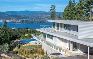 Modern Lakeview Villa with Private Pool - Naramata, Canada