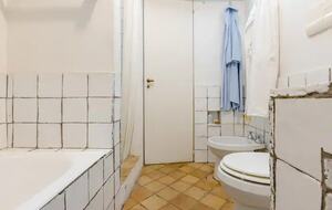 Double Bedroom's Bathroom