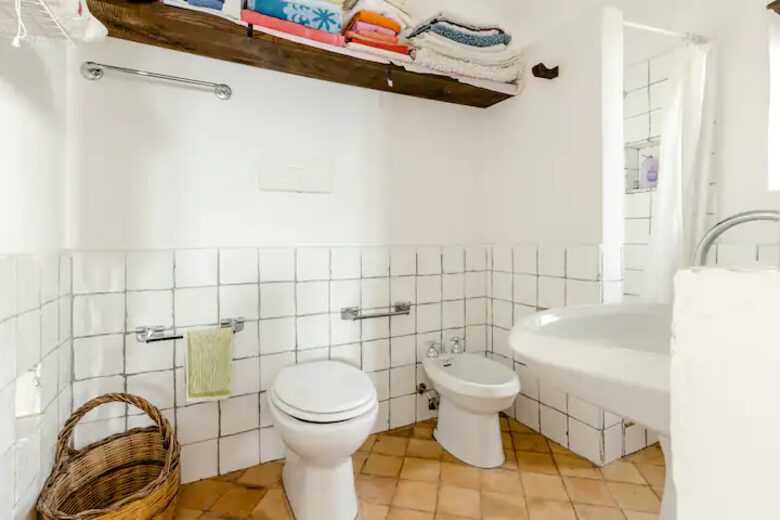 Double Bedroom's Bathroom