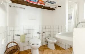 Double Bedroom's Bathroom