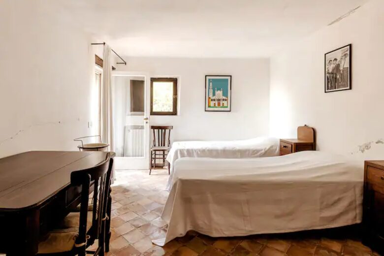 Double Bedroom with single beds