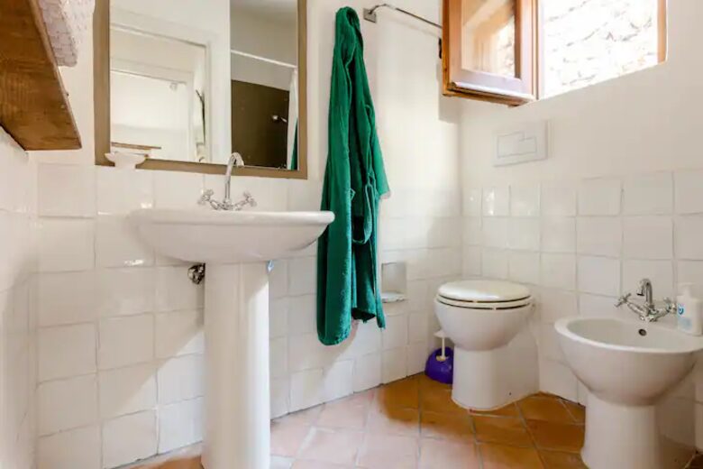 Double Bedroom's Bathroom