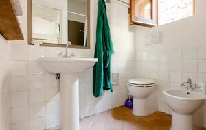 Double Bedroom's Bathroom