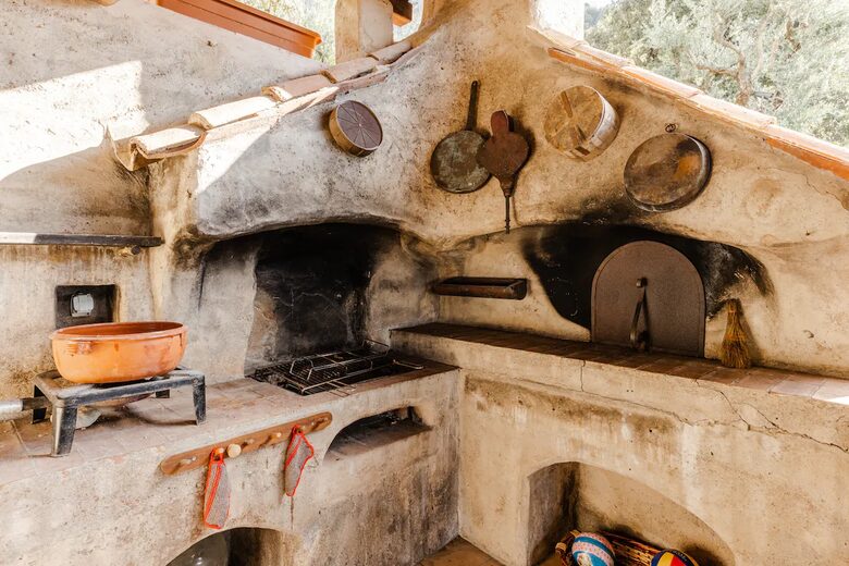 Detail of the woden oven