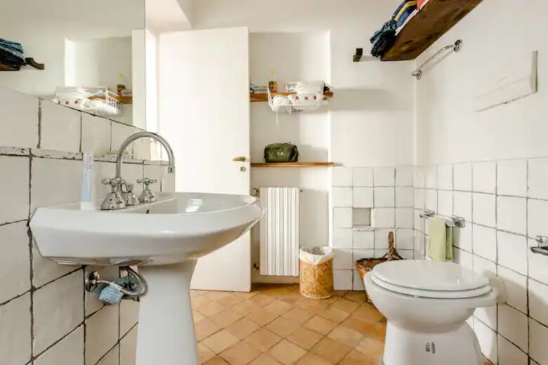 Double Bedroom's Bathroom