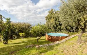 Garden with Swimming Pool