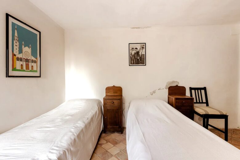 Double Bedroom with single beds