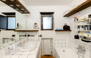 Master Bedroom's Bathroom